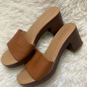 TOP Moda Tan Mules with Chunky Block Heel

Slightly worn